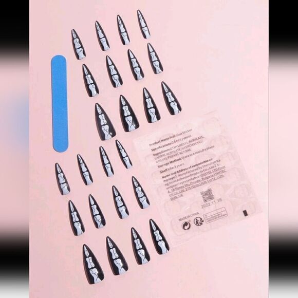 Skeleton Bones Black & White Halloween Horror Stiletto Nails - Picture 2 of 5